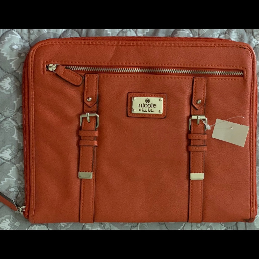 Nicole by Nicole Miller tablet case/sleeve